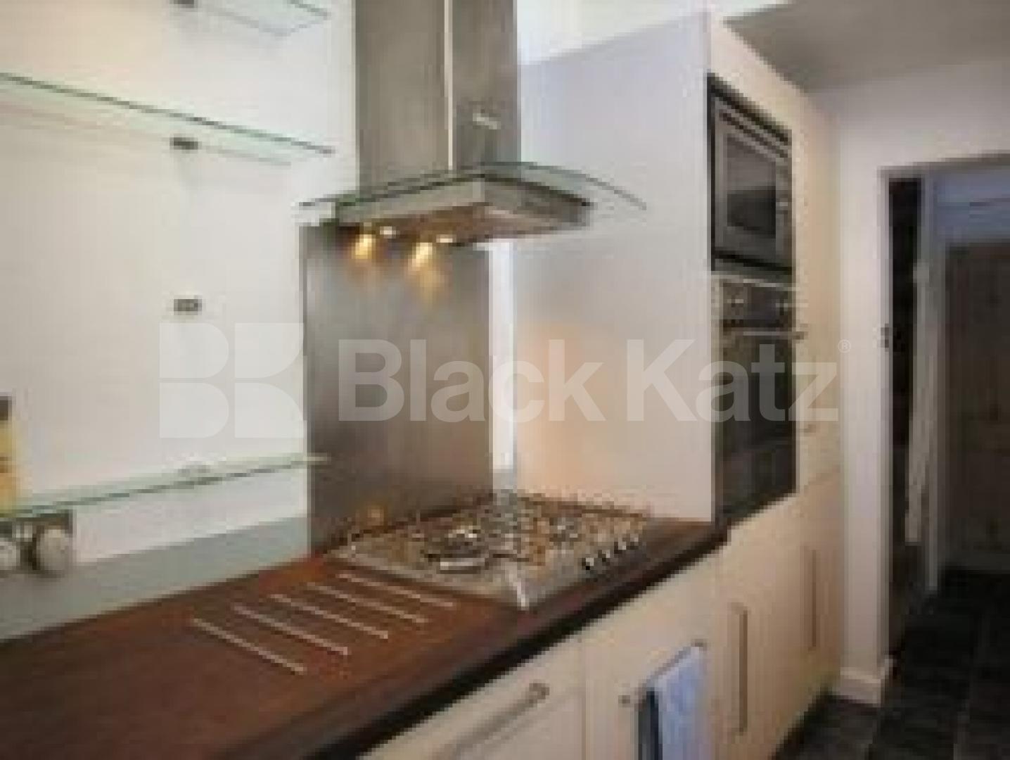 			MUST SEE!!!, 3 Bedroom, 1 bath, 1 reception Terraced House			 Wynford Road, Islington